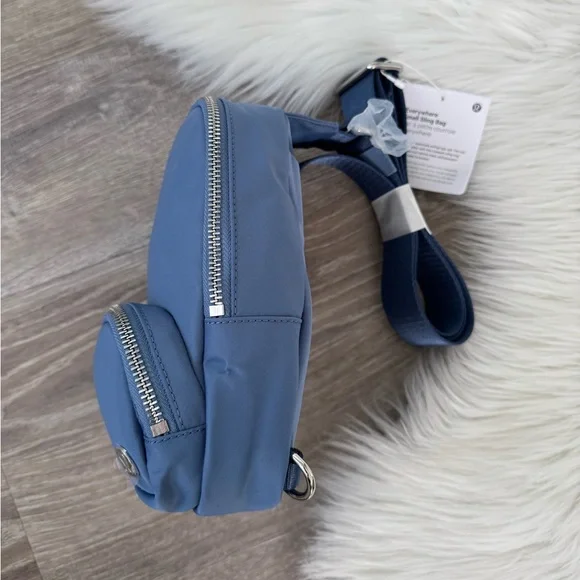 💙LULULEMON Everywhere Sling Small Bag 2L Washed Blue - Picture 2 of 9